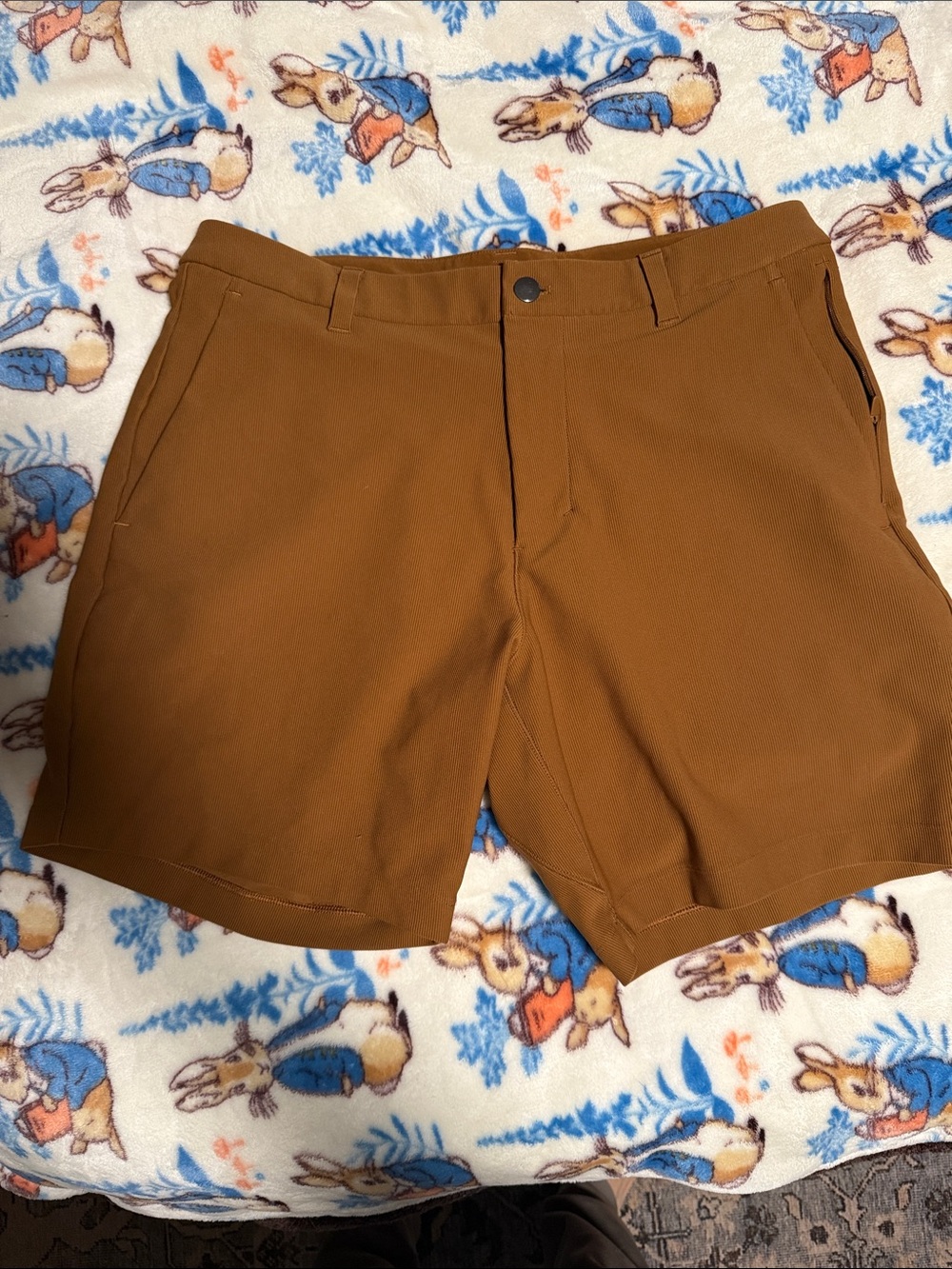 lululemon athletica Men's Caramel Brown Flat-Front Performance Shorts